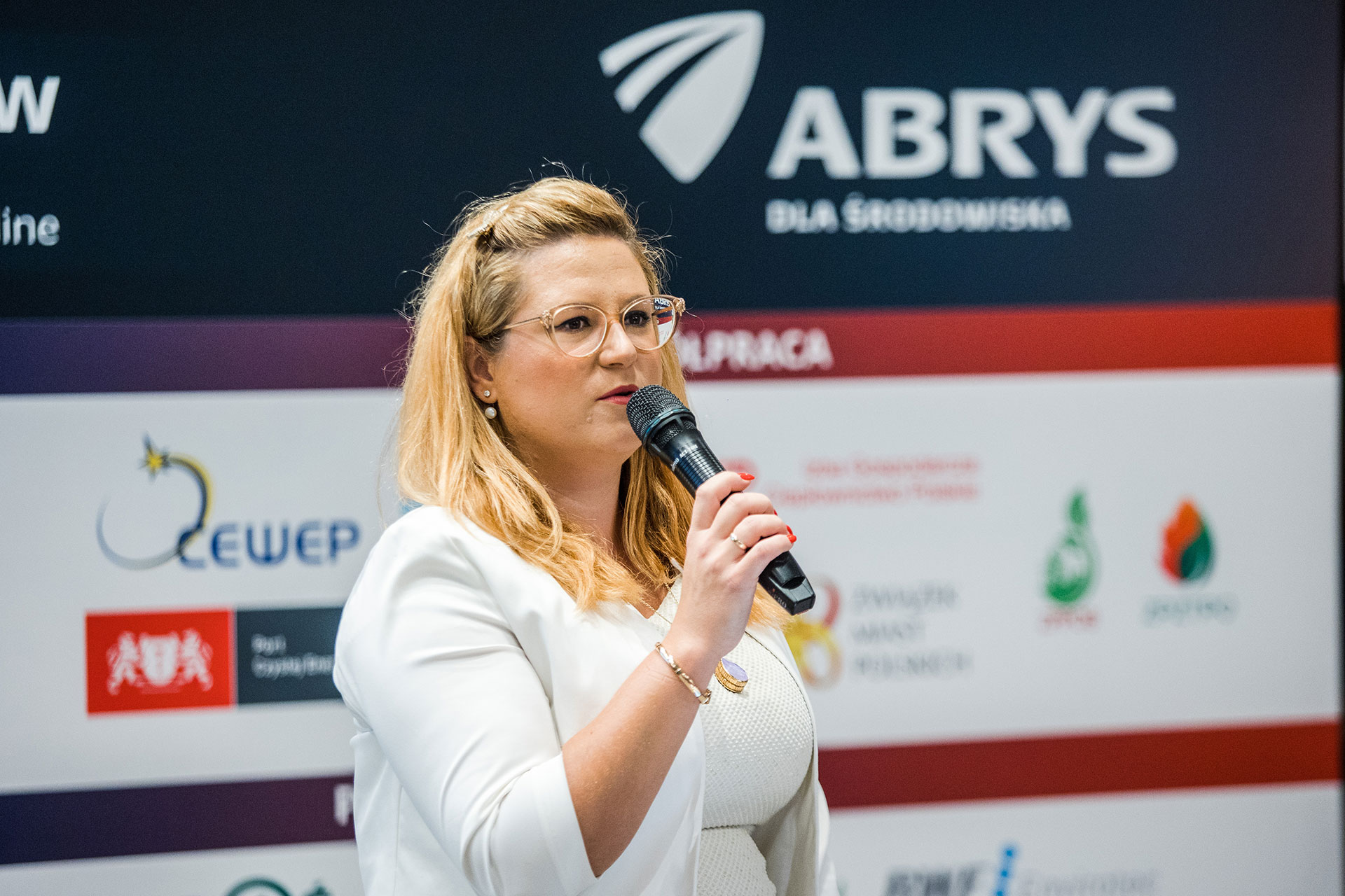 Pani Prezes Katarzyna Wolny – Tomczyk wystąpiła jako ZPPOB podczas Konferencji Abrys Termiczne Przekształcanie Odpadów. Odzysk energii